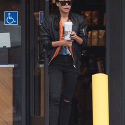 02-22 - Naya spotted grabbing a coffee from Starbucks